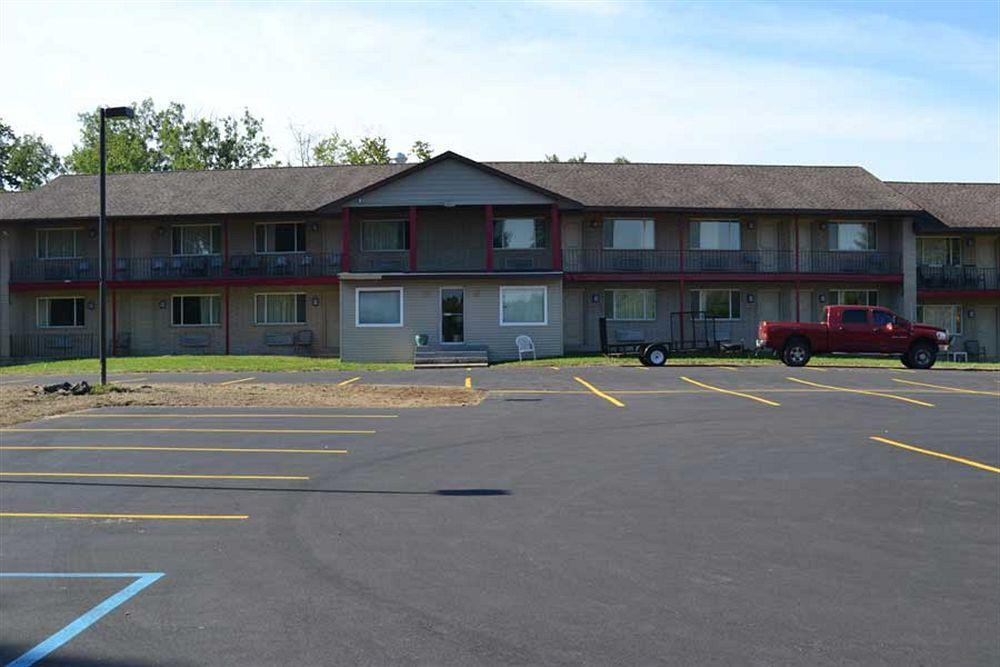 Latham Inn Exterior photo