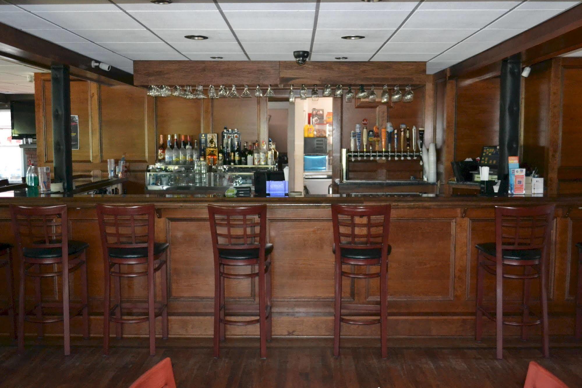 Latham Inn Exterior photo